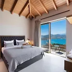 Highview Luxury Villa *