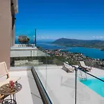 Highview Luxury Villa *