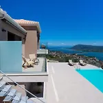 Highview Luxury Villa *